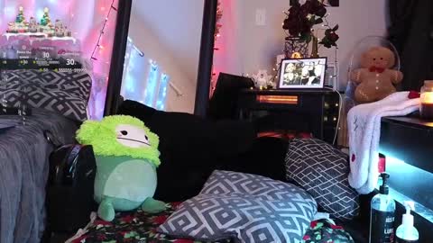 Snapshot of ivey_and_james chatting on December 2024 10:20:02 PM Ivey and James online show from December 2024 10:20:02 PM