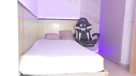 Ivon online show from October 2025 12:37:02 PM