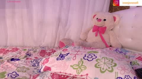 Snapshot of ivonjoness chatting on May 2026 04:08:01 AM Ivon Miss Jones online show from May 2026 04:08:01 AM