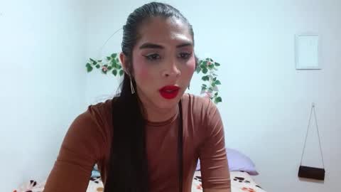 Snapshot of ivonne_claire chatting on February 2026 01:02:01 AM ivonne online show from February 2026 01:02:01 AM