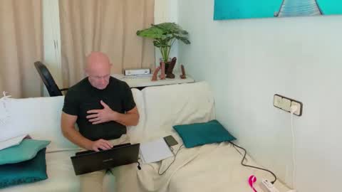 Ivonne online show from November 2025 11:54:01 AM