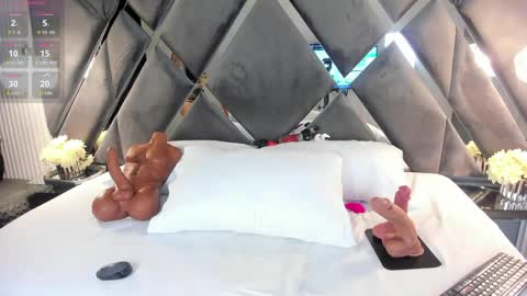 ivonne_millerr online show from April 2026 10:34:02 PM
