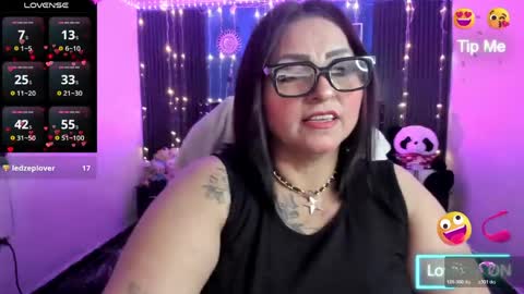 Snapshot of ivonnee17_ chatting on April 2026 01:06:01 AM Ivonne online show from April 2026 01:06:01 AM