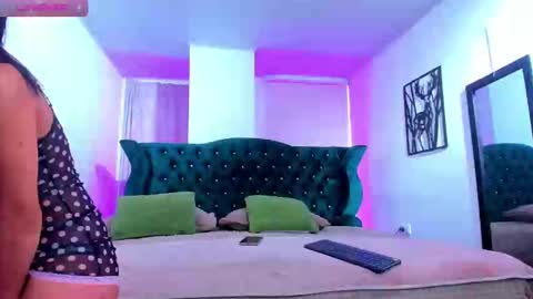 Ivonny online show from November 2025 12:26:01 PM