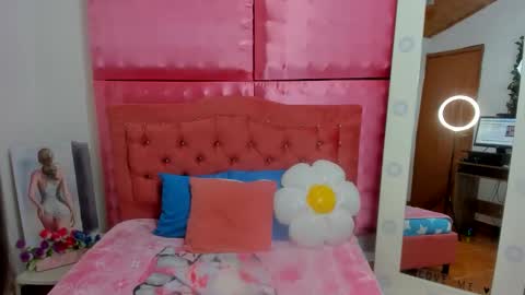 Snapshot of ivonny_cute chatting on November 2025 11:09:02 AM Ivonny online show from November 2025 11:09:02 AM