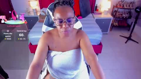 Snapshot of ivonsanchez chatting on September 2025 03:17:02 AM IVONSANCHEZ online show from September 2025 03:17:02 AM