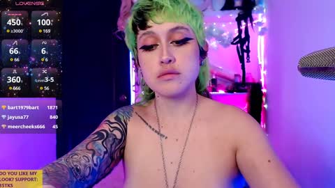 Snapshot of ivy_rosse chatting on January 2025 06:23:02 PM You can find more of me here online show from January 2025 06:23:02 PM