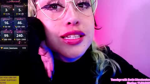 Snapshot of ivy_rosse chatting on March 2025 06:54:01 PM You can find more of me here online show from March 2025 06:54:01 PM