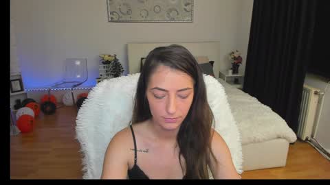 Snapshot of ivyfoxx_ chatting on December 2024 04:39:02 PM IvyFox online show from December 2024 04:39:02 PM