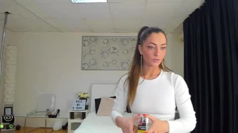 Snapshot of ivyfoxx_ chatting on February 2025 06:24:01 PM IvyFox online show from February 2025 06:24:01 PM