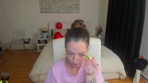 Snapshot of ivyfoxx_ chatting on February 2025 04:58:02 PM IvyFox online show from February 2025 04:58:02 PM