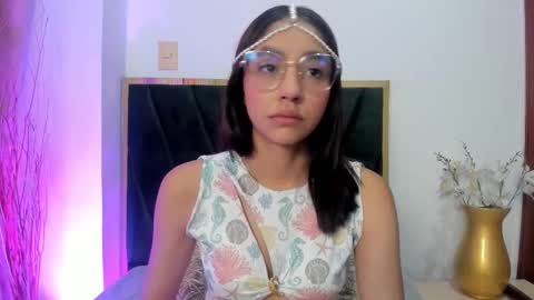 IvyJhonss online show from October 2025 11:43:01 AM