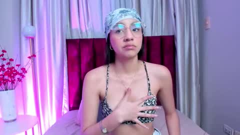 IvyJhonss online show from November 2025 12:33:01 PM