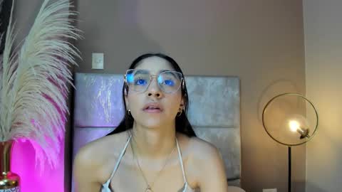 IvyJhonss online show from December 2025 12:00:01 PM