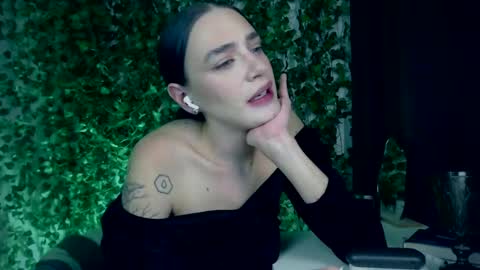 Miss Ivy online show from December 2024 04:40:02 PM