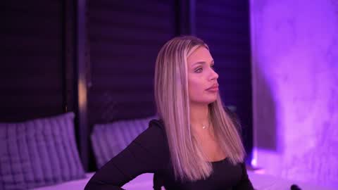 IvyRowa online show from December 2024 02:01:02 AM