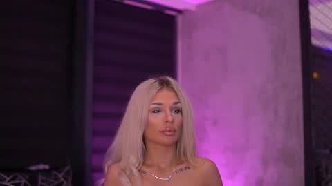 IvyRowa online show from October 2025 05:55:02 PM