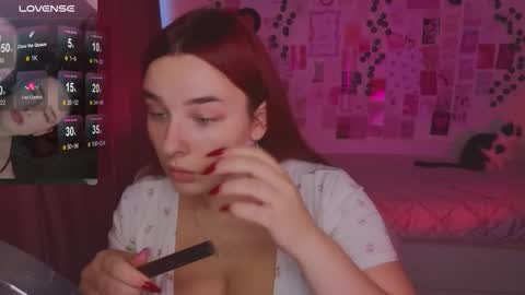 Snapshot of iwi_wi_wi chatting on September 2025 01:05:02 PM Daisy online show from September 2025 01:05:02 PM