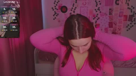 Snapshot of iwi_wi_wi chatting on October 2025 12:23:02 PM Daisy online show from October 2025 12:23:02 PM