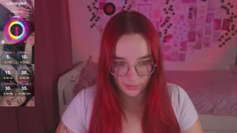 Snapshot of iwi_wi_wi chatting on October 2025 02:35:01 PM Daisy online show from October 2025 02:35:01 PM