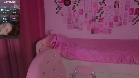 Snapshot of iwi_wi_wi chatting on November 2025 07:02:02 PM Daisy online show from November 2025 07:02:02 PM