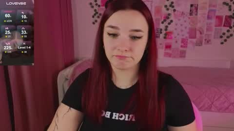 Snapshot of iwi_wi_wi chatting on November 2025 09:15:02 PM Daisy online show from November 2025 09:15:02 PM