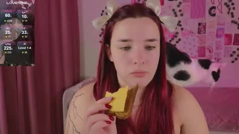 Snapshot of iwi_wi_wi chatting on November 2025 02:02:01 AM Daisy online show from November 2025 02:02:01 AM