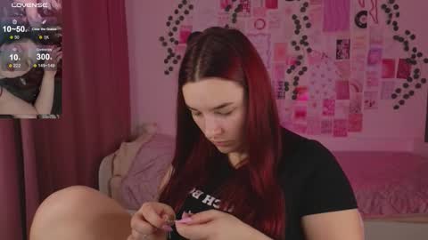 Snapshot of iwi_wi_wi chatting on December 2025 01:27:01 PM Daisy online show from December 2025 01:27:01 PM