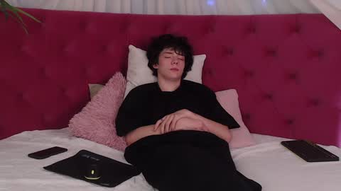 Snapshot of iwillfall_ chatting on December 2024 01:03:01 AM Maxim online show from December 2024 01:03:01 AM