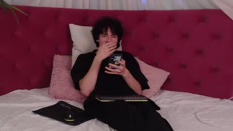 Snapshot of iwillfall_ chatting on December 2024 04:10:02 AM Maxim online show from December 2024 04:10:02 AM