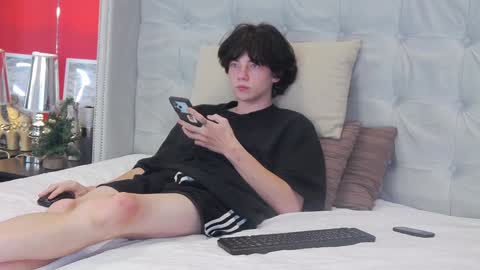 Snapshot of iwillfall_ chatting on December 2024 12:28:01 AM Maxim online show from December 2024 12:28:01 AM