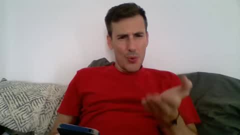 Snapshot of iyoperro chatting on September 2025 12:05:01 PM Casandro online show from September 2025 12:05:01 PM