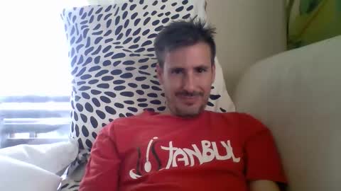 Snapshot of iyoperro chatting on September 2025 10:06:02 AM Casandro online show from September 2025 10:06:02 AM