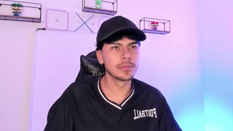 izack_01 online show from April 2026 05:09:02 PM