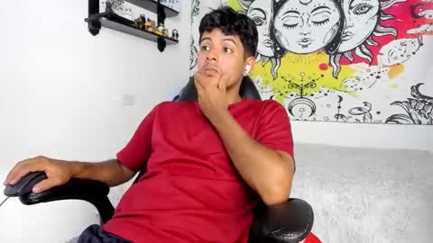 Izan online show from October 2025 07:52:01 PM