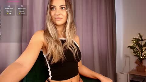 izy bellee online show from January 2025 09:15:01 AM