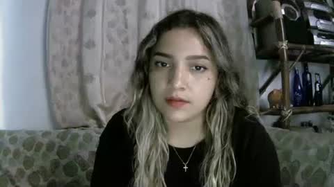 izzy_32 online show from April 2026 07:09:01 AM