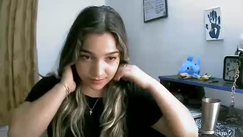 izzy_32 online show from April 2026 06:19:02 AM