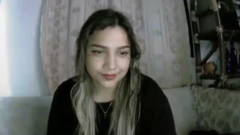 izzy_32 online show from April 2026 07:03:02 AM
