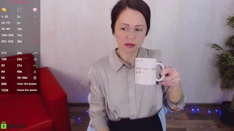 Queen of nylon  Victoria online show from February 2026 05:16:02 AM