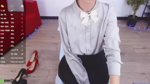 Queen of nylon  Victoria online show from June 2026 05:28:01 AM