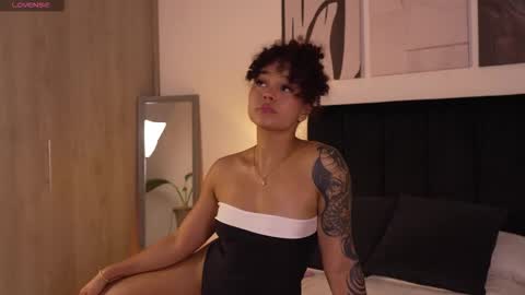 Snapshot of izzy_vega chatting on March 2026 01:53:01 AM Izzy vega online show from March 2026 01:53:01 AM