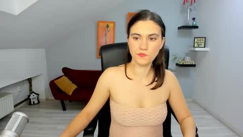 Izzy online show from November 2025 08:54:02 PM