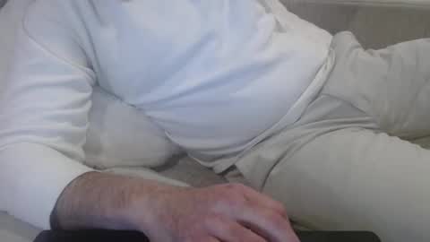 Snapshot of j335129 chatting on December 2025 09:57:01 PM James online show from December 2025 09:57:01 PM