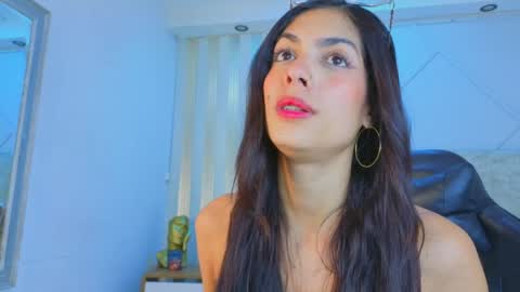 j_belle_ online show from April 2026 01:42:02 PM