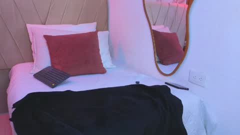 j_belle_ online show from June 2026 08:32:02 PM