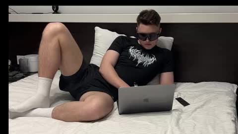 Snapshot of j_lyle_x chatting on November 2025 08:18:01 PM j_lyle_x online show from November 2025 08:18:01 PM