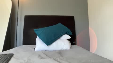 INDEPENDENT MODEL online show from March 2026 05:51:01 PM