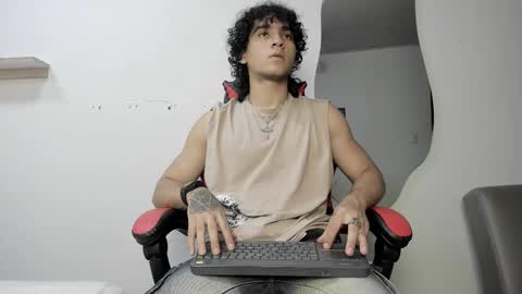 Jackes Taylor online show from November 2025 05:07:01 AM