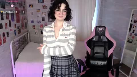 JackieApplePie online show from June 2026 12:07:02 PM